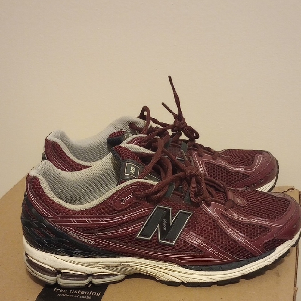New Balance Men's Burgundy Athletic Shoes